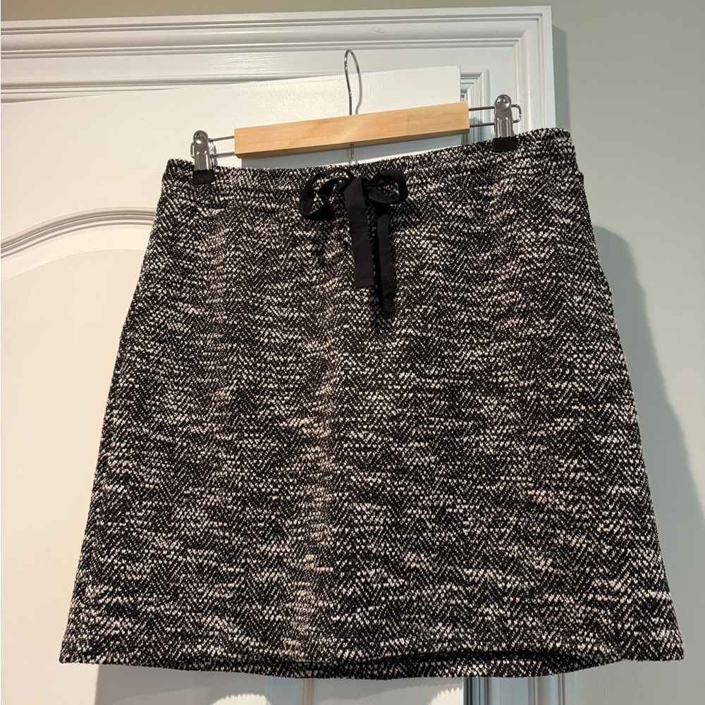 Black and White knitted weave with Drawstring